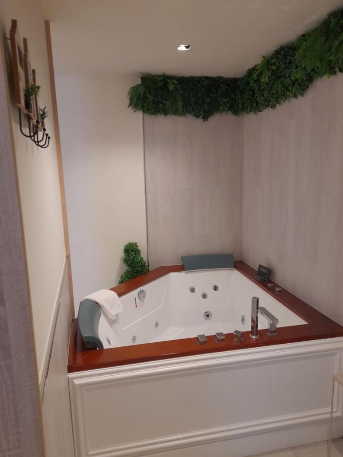 Deluxe Apartment jacuzzi